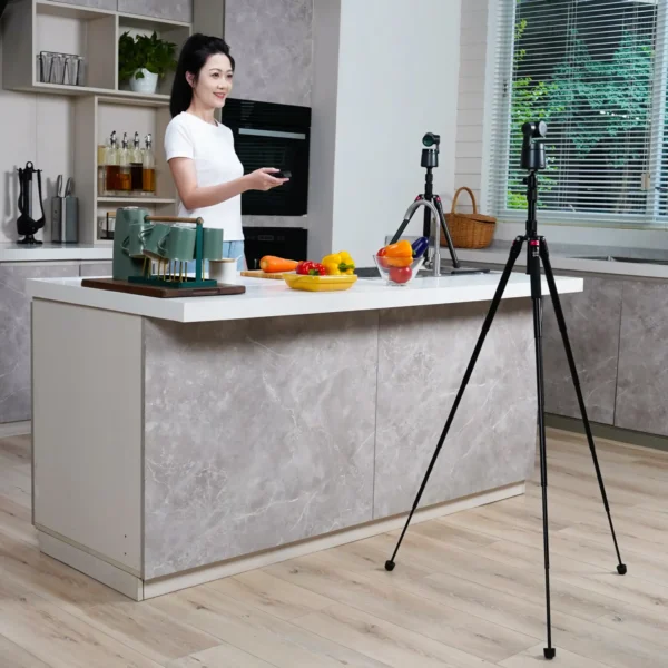 ⁦Foldable Lightweight Tripod⁩ - الصورة ⁦2⁩
